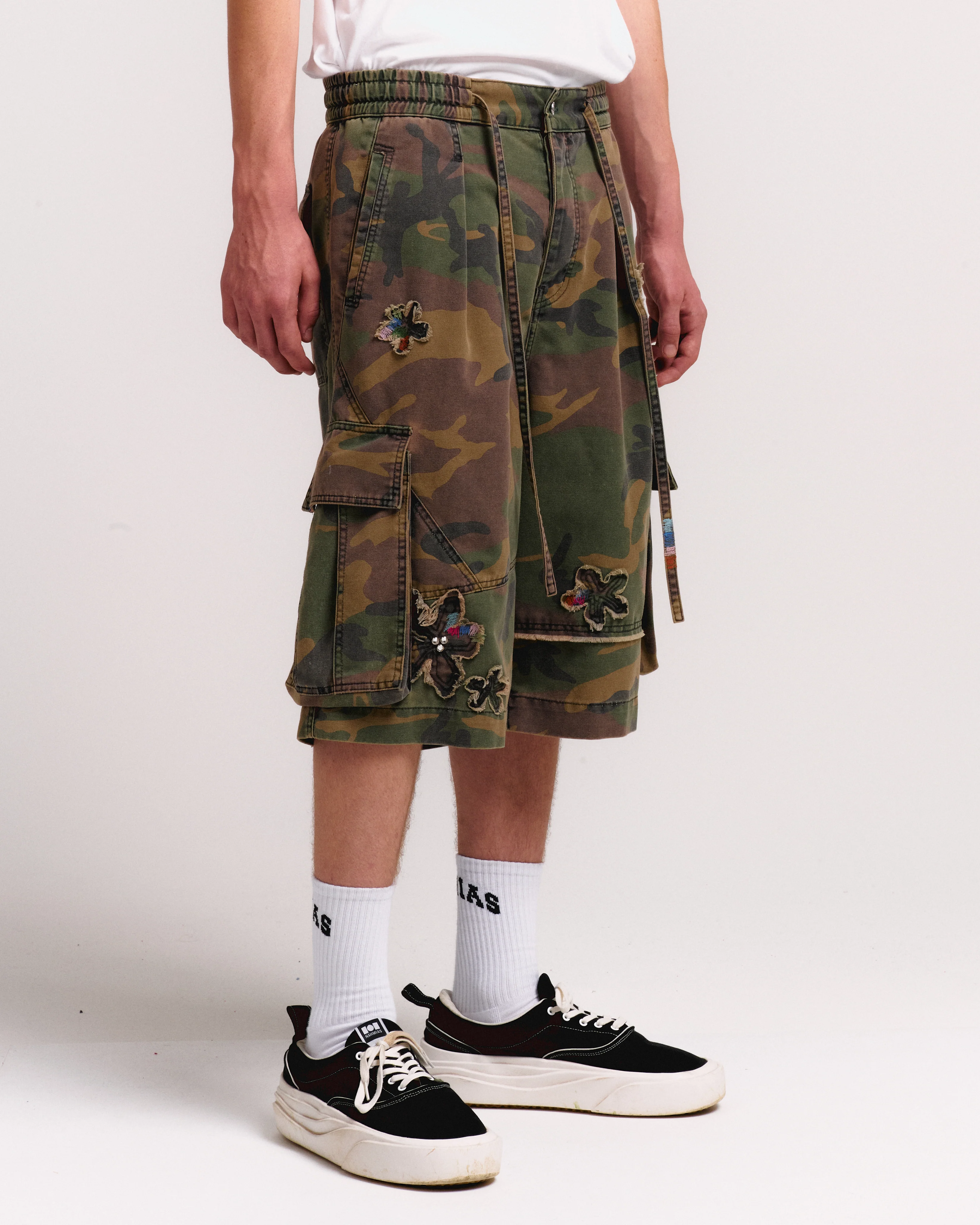 FLORAL PATCH CRYSTAL CAMO SHORT - Image 6